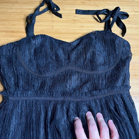 EUC Jonathan Simkhai- Bonnie Lace Plisse Dress. Size 4 - Picture 13 of 13